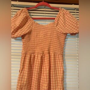 This new never worn Jessica Simpson Jumpsuit. Very nice.